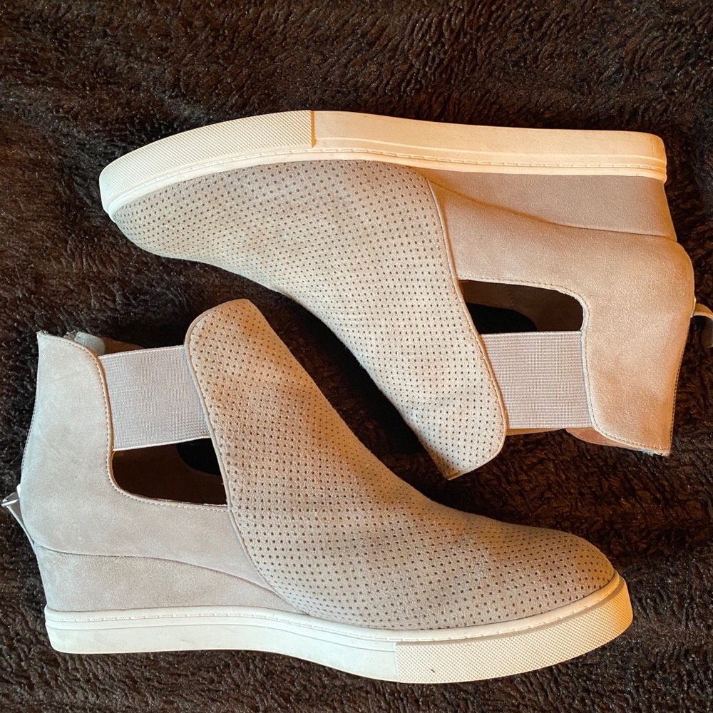 EUC Linea Paolo Anna Perforated Kid Suede Wedges